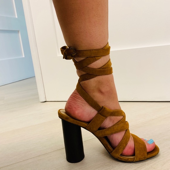 ALDO wrap around heels 🎨 - Picture 2 of 5